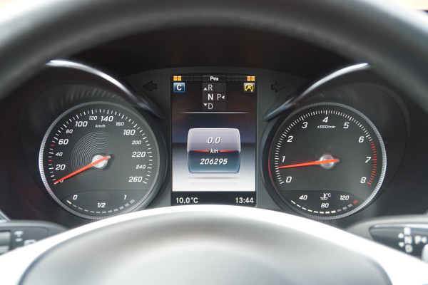 Mercedes-Benz C-Klasse Estate 180 AMG Sport Edition *INCL BTW* + PANODAK / BI-XENON / 19'' LMV / STOELVERWARMING Mercedes-Benz C-Klasse Estate 180 AMG Sport Edition *INCL BTW* + PANODAK / BI-XENON / 19'' LMV / STOELVERWARMING