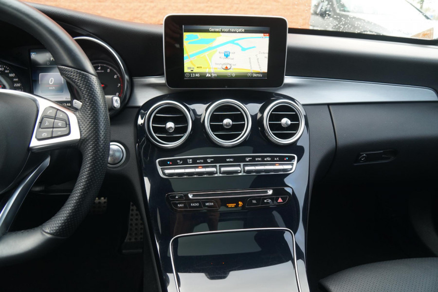 Mercedes-Benz C-Klasse Estate 180 AMG Sport Edition *INCL BTW* + PANODAK / BI-XENON / 19'' LMV / STOELVERWARMING Mercedes-Benz C-Klasse Estate 180 AMG Sport Edition *INCL BTW* + PANODAK / BI-XENON / 19'' LMV / STOELVERWARMING