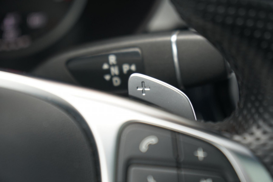 Mercedes-Benz C-Klasse Estate 180 AMG Sport Edition *INCL BTW* + PANODAK / BI-XENON / 19'' LMV / STOELVERWARMING Mercedes-Benz C-Klasse Estate 180 AMG Sport Edition *INCL BTW* + PANODAK / BI-XENON / 19'' LMV / STOELVERWARMING