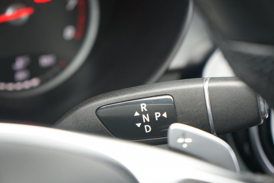 Mercedes-Benz C-Klasse Estate 180 AMG Sport Edition *INCL BTW* + PANODAK / BI-XENON / 19'' LMV / STOELVERWARMING Mercedes-Benz C-Klasse Estate 180 AMG Sport Edition *INCL BTW* + PANODAK / BI-XENON / 19'' LMV / STOELVERWARMING