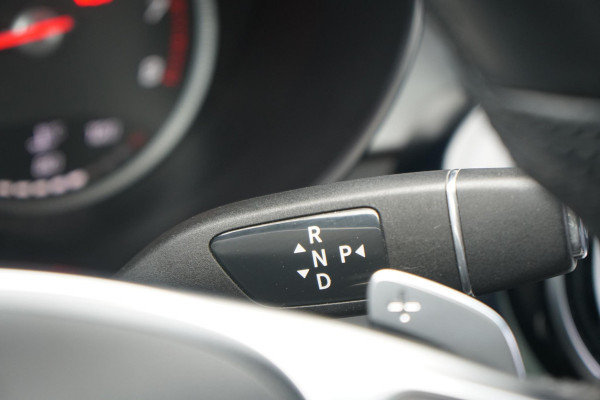 Mercedes-Benz C-Klasse Estate 180 AMG Sport Edition *INCL BTW* + PANODAK / BI-XENON / 19'' LMV / STOELVERWARMING Mercedes-Benz C-Klasse Estate 180 AMG Sport Edition *INCL BTW* + PANODAK / BI-XENON / 19'' LMV / STOELVERWARMING