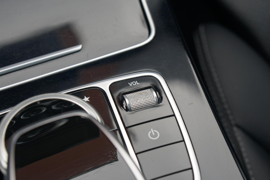 Mercedes-Benz C-Klasse Estate 180 AMG Sport Edition *INCL BTW* + PANODAK / BI-XENON / 19'' LMV / STOELVERWARMING Mercedes-Benz C-Klasse Estate 180 AMG Sport Edition *INCL BTW* + PANODAK / BI-XENON / 19'' LMV / STOELVERWARMING