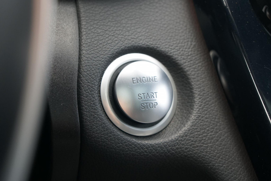 Mercedes-Benz C-Klasse Estate 180 AMG Sport Edition *INCL BTW* + PANODAK / BI-XENON / 19'' LMV / STOELVERWARMING Mercedes-Benz C-Klasse Estate 180 AMG Sport Edition *INCL BTW* + PANODAK / BI-XENON / 19'' LMV / STOELVERWARMING