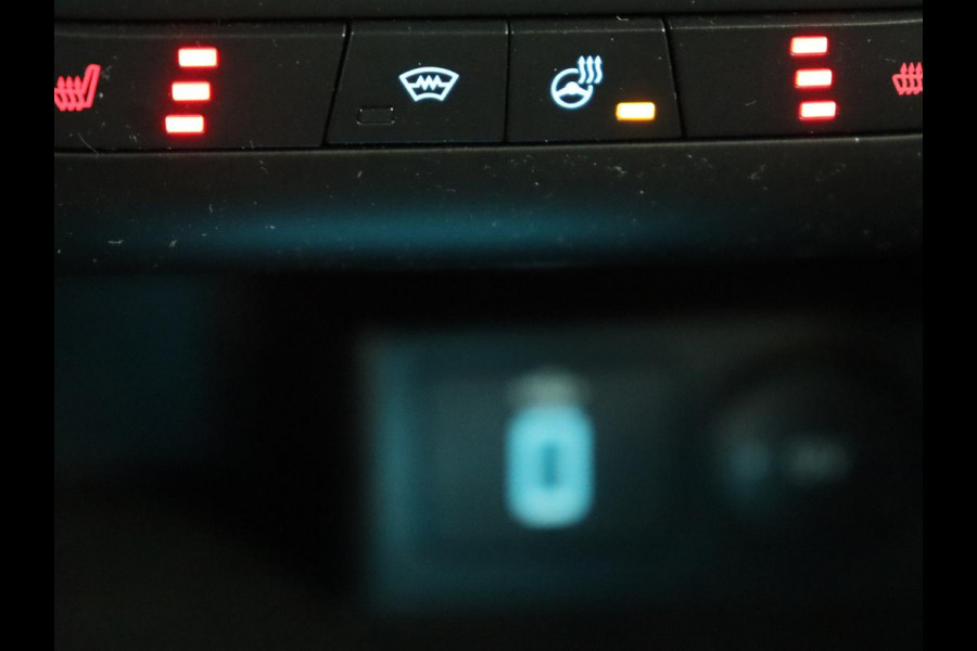 Ford Focus 1.5 EcoBoost ST Line | Panoramadak | Adaptive cruise | Stoel & stuurverwarming | Camera | B&O Sound | Carplay | Navigatie | Full LED | Park Assist | Airco