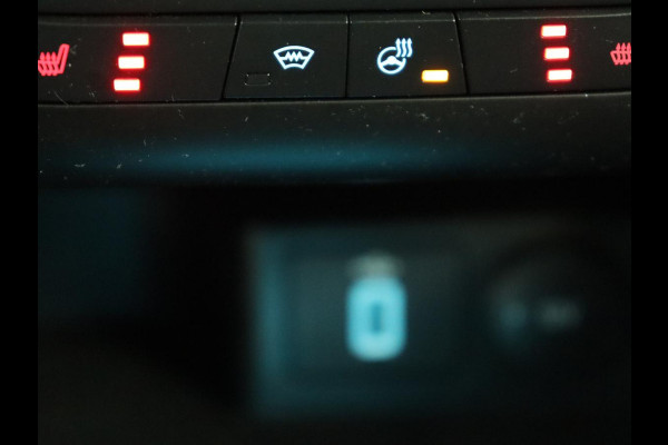 Ford Focus 1.5 EcoBoost ST Line | Panoramadak | Adaptive cruise | Stoel & stuurverwarming | Camera | B&O Sound | Carplay | Navigatie | Full LED | Park Assist | Airco