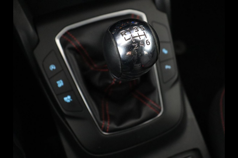 Ford Focus 1.5 EcoBoost ST Line | Panoramadak | Adaptive cruise | Stoel & stuurverwarming | Camera | B&O Sound | Carplay | Navigatie | Full LED | Park Assist | Airco