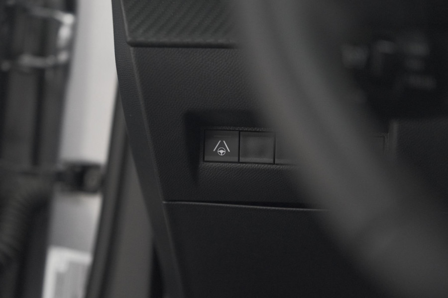 Peugeot 2008 Hybrid 136 e-DSC6 GT | 360 Camera | Panoramadak | Adaptieve Cruise Control | Dodehoekdetectie | Navigatie