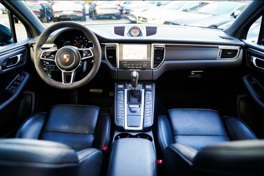 Porsche Macan 2.0 | Suede stuurwiel | Pano | Stuurwiel verwarming | Bose | Luchtvering | Dealer onderhouden |