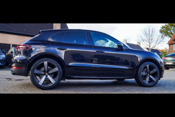 Porsche Macan 2.0 | Suede stuurwiel | Pano | Stuurwiel verwarming | Bose | Luchtvering | Dealer onderhouden |