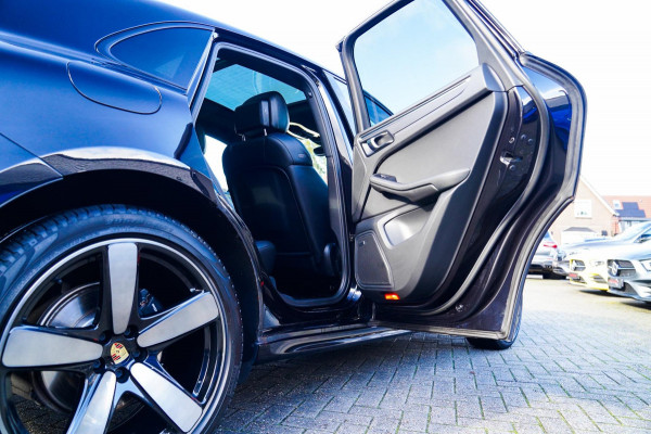 Porsche Macan 2.0 | Suede stuurwiel | Pano | Stuurwiel verwarming | Bose | Luchtvering | Dealer onderhouden |