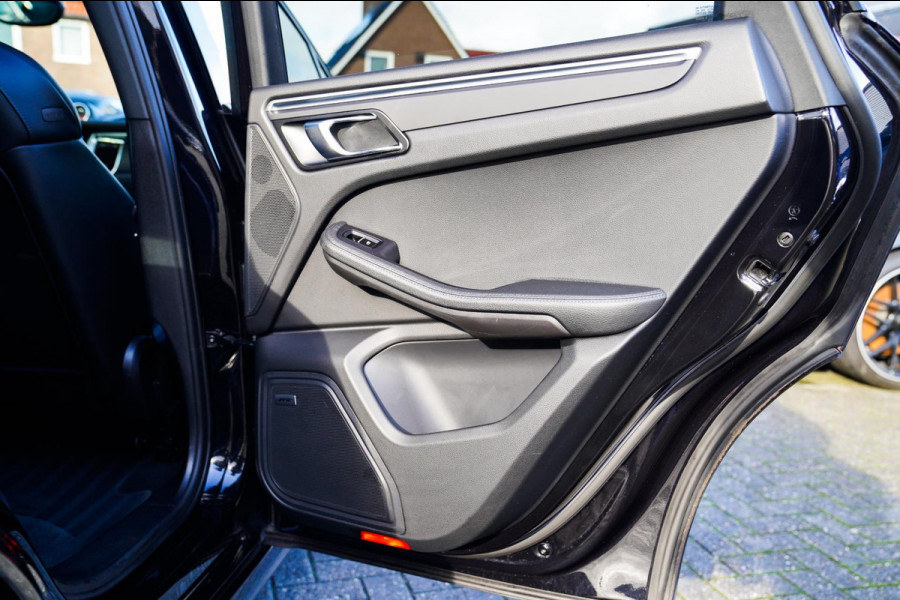 Porsche Macan 2.0 | Suede stuurwiel | Pano | Stuurwiel verwarming | Bose | Luchtvering | Dealer onderhouden |