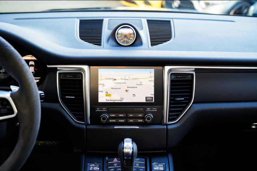 Porsche Macan 2.0 | Suede stuurwiel | Pano | Stuurwiel verwarming | Bose | Luchtvering | Dealer onderhouden |