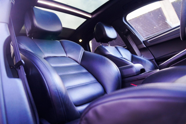 Porsche Macan 2.0 | Suede stuurwiel | Pano | Stuurwiel verwarming | Bose | Luchtvering | Dealer onderhouden |