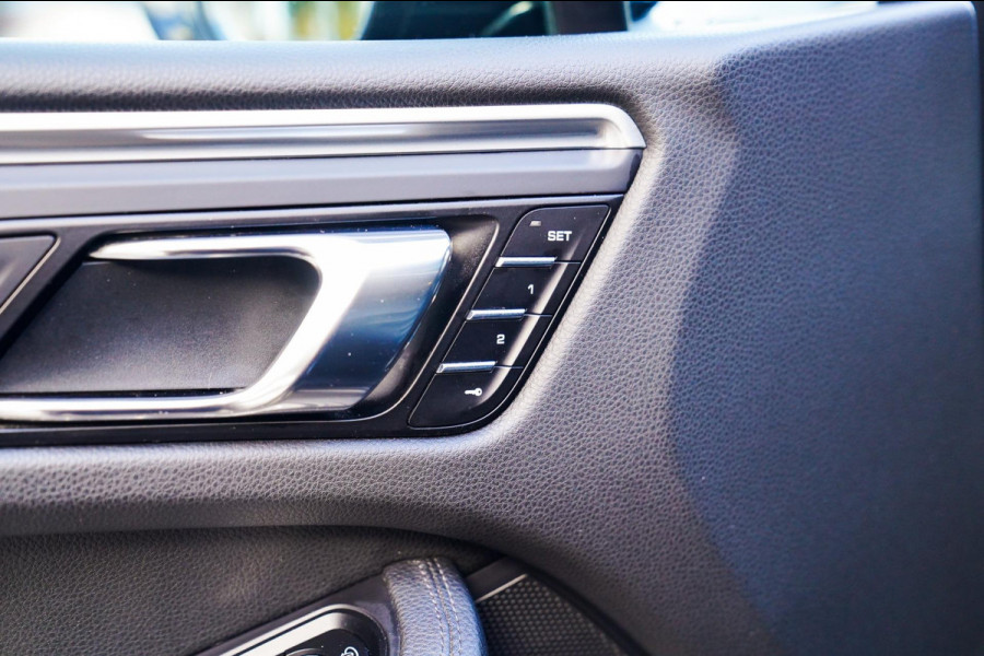 Porsche Macan 2.0 | Suede stuurwiel | Pano | Stuurwiel verwarming | Bose | Luchtvering | Dealer onderhouden |