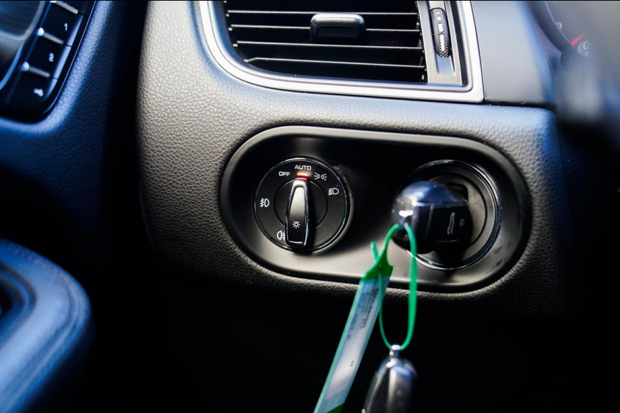 Porsche Macan 2.0 | Suede stuurwiel | Pano | Stuurwiel verwarming | Bose | Luchtvering | Dealer onderhouden |