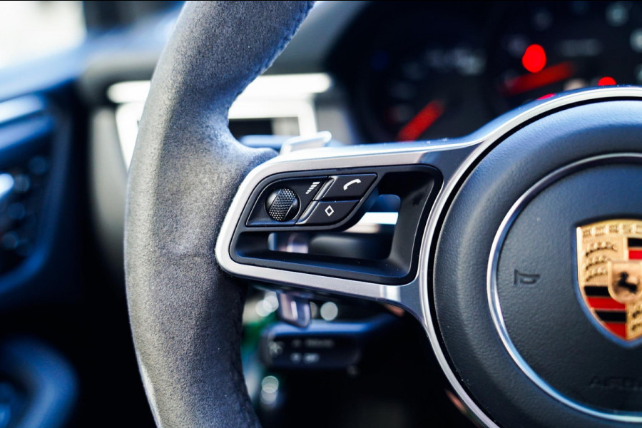 Porsche Macan 2.0 | Suede stuurwiel | Pano | Stuurwiel verwarming | Bose | Luchtvering | Dealer onderhouden |