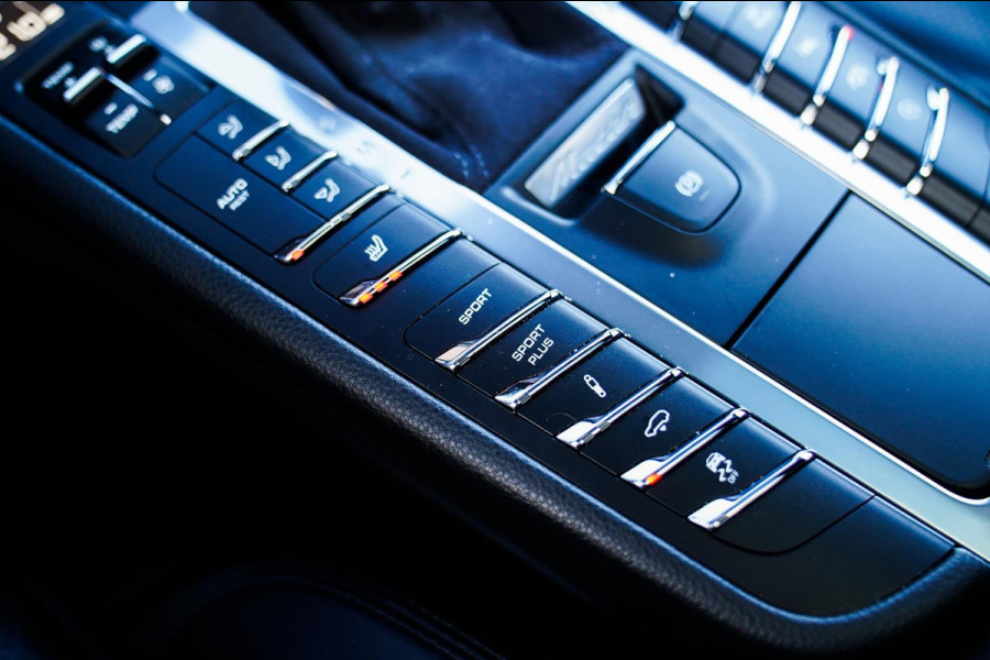 Porsche Macan 2.0 | Suede stuurwiel | Pano | Stuurwiel verwarming | Bose | Luchtvering | Dealer onderhouden |