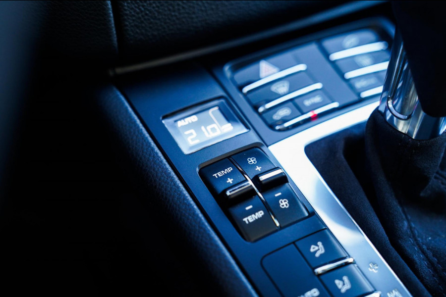 Porsche Macan 2.0 | Suede stuurwiel | Pano | Stuurwiel verwarming | Bose | Luchtvering | Dealer onderhouden |