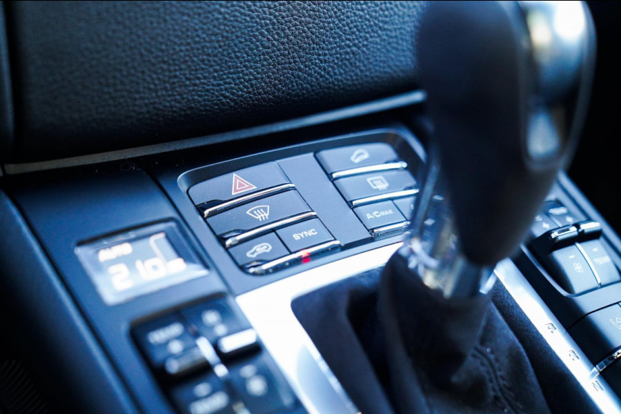 Porsche Macan 2.0 | Suede stuurwiel | Pano | Stuurwiel verwarming | Bose | Luchtvering | Dealer onderhouden |