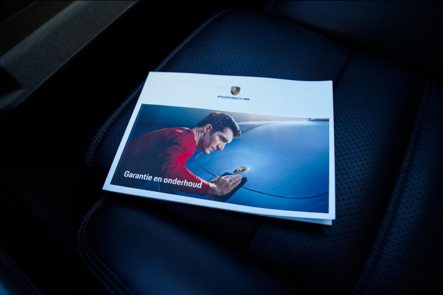 Porsche Macan 2.0 | Suede stuurwiel | Pano | Stuurwiel verwarming | Bose | Luchtvering | Dealer onderhouden |