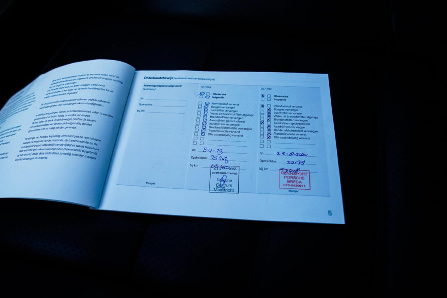 Porsche Macan 2.0 | Suede stuurwiel | Pano | Stuurwiel verwarming | Bose | Luchtvering | Dealer onderhouden |