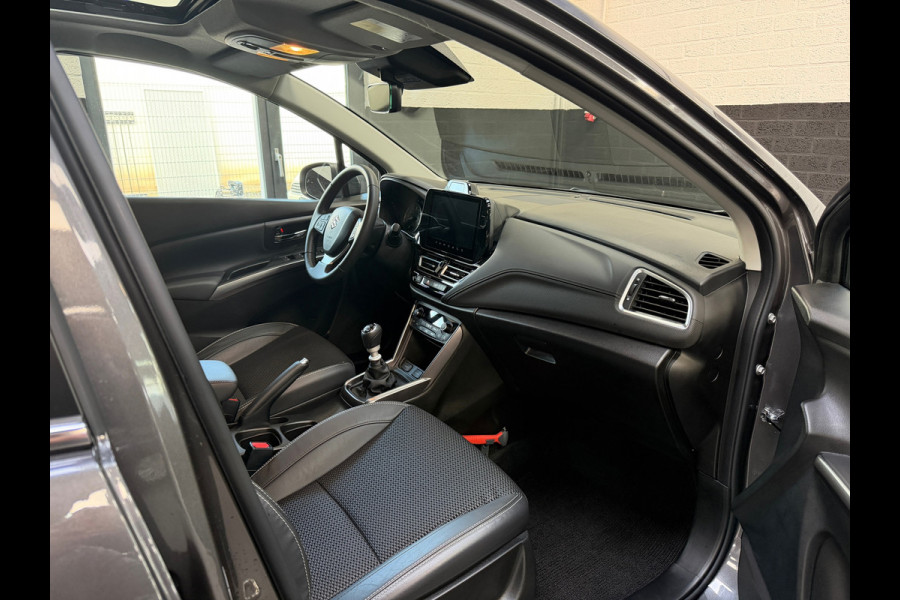 Suzuki S-Cross 1.4 Boosterjet Style Smart Hybrid | Pano | 360 Camera | 1/2 Leder | Stoelverwarming | NL Auto | NAP Suzuki S-Cross 1.4 Boosterjet Style Smart Hybrid | Pano | 360 Camera | 1/2 Leder | Stoelverwarming | NL Auto | NAP