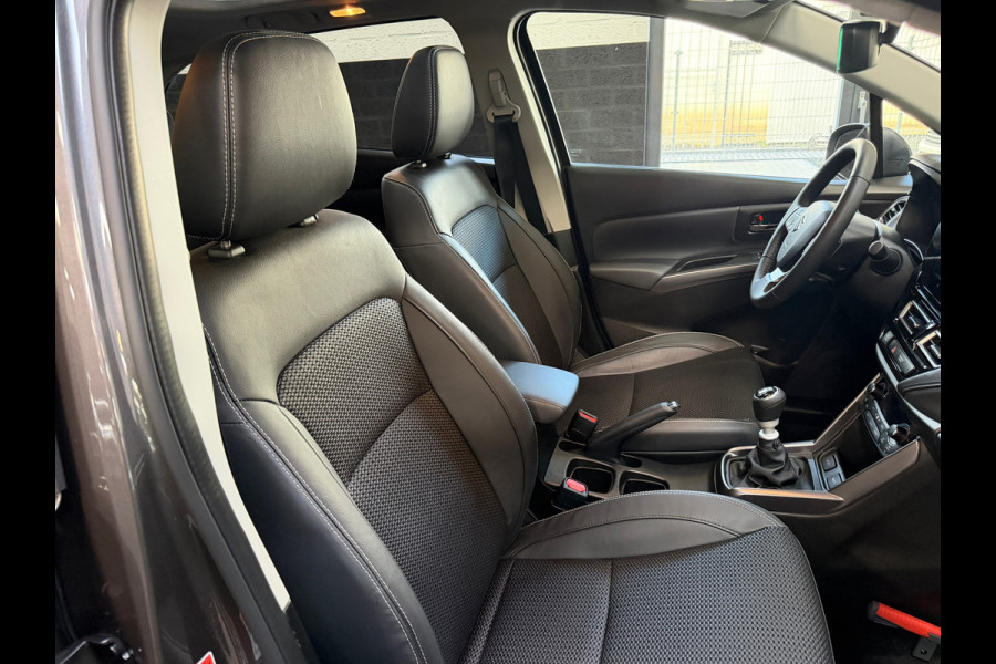 Suzuki S-Cross 1.4 Boosterjet Style Smart Hybrid | Pano | 360 Camera | 1/2 Leder | Stoelverwarming | NL Auto | NAP Suzuki S-Cross 1.4 Boosterjet Style Smart Hybrid | Pano | 360 Camera | 1/2 Leder | Stoelverwarming | NL Auto | NAP
