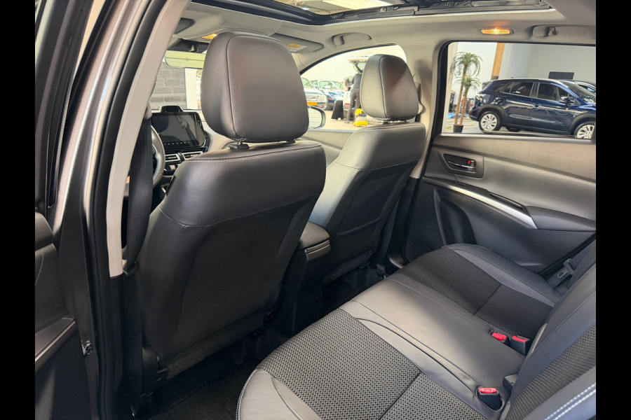 Suzuki S-Cross 1.4 Boosterjet Style Smart Hybrid | Pano | 360 Camera | 1/2 Leder | Stoelverwarming | NL Auto | NAP Suzuki S-Cross 1.4 Boosterjet Style Smart Hybrid | Pano | 360 Camera | 1/2 Leder | Stoelverwarming | NL Auto | NAP