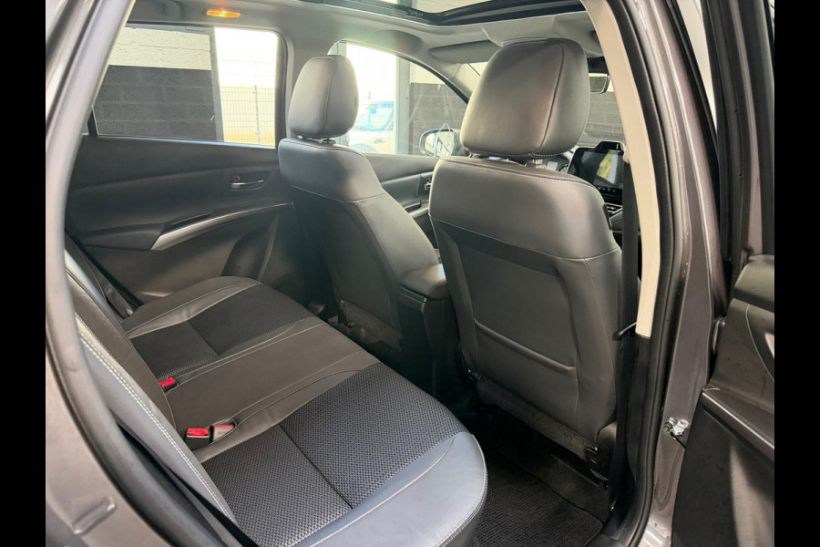 Suzuki S-Cross 1.4 Boosterjet Style Smart Hybrid | Pano | 360 Camera | 1/2 Leder | Stoelverwarming | NL Auto | NAP Suzuki S-Cross 1.4 Boosterjet Style Smart Hybrid | Pano | 360 Camera | 1/2 Leder | Stoelverwarming | NL Auto | NAP