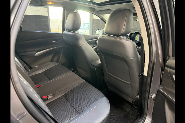 Suzuki S-Cross 1.4 Boosterjet Style Smart Hybrid | Pano | 360 Camera | 1/2 Leder | Stoelverwarming | NL Auto | NAP Suzuki S-Cross 1.4 Boosterjet Style Smart Hybrid | Pano | 360 Camera | 1/2 Leder | Stoelverwarming | NL Auto | NAP