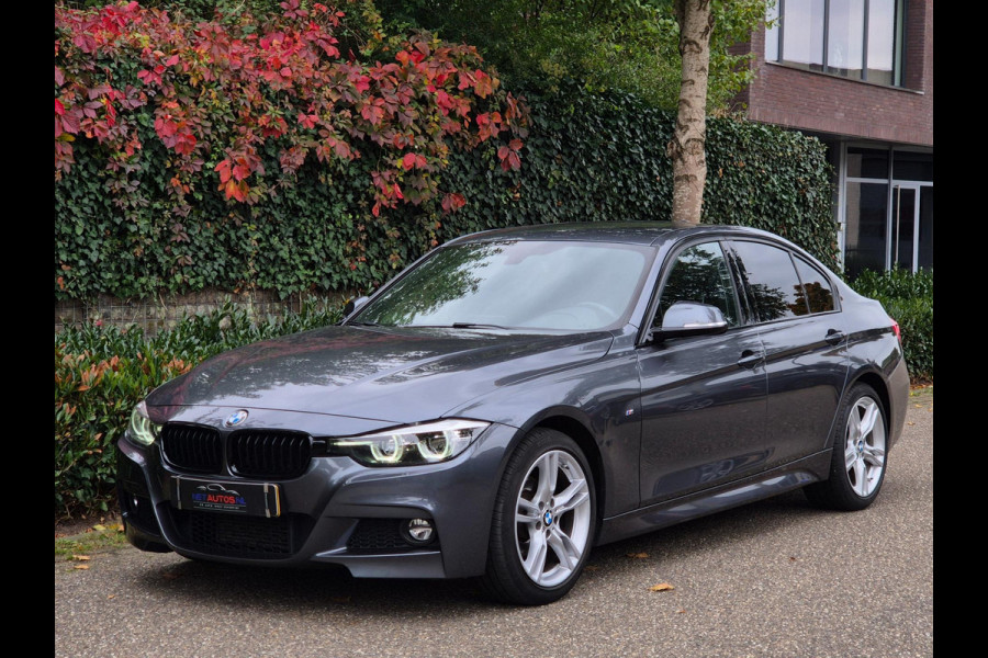 BMW 3-serie M Sport Shadow Executive Edition Apple CarPlay Alcantara LED NAP NL Rijklaar - Garantie inbegrepen!