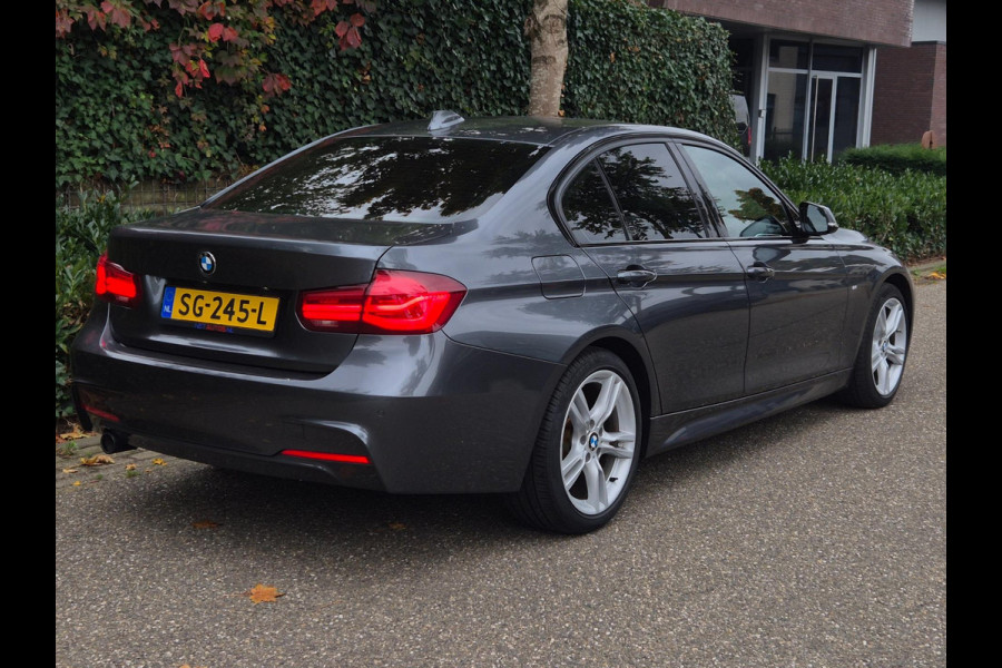 BMW 3-serie M Sport Shadow Executive Edition Apple CarPlay Alcantara LED NAP NL Rijklaar - Garantie inbegrepen!