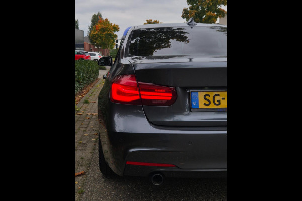 BMW 3-serie M Sport Shadow Executive Edition Apple CarPlay Alcantara LED NAP NL Rijklaar - Garantie inbegrepen!
