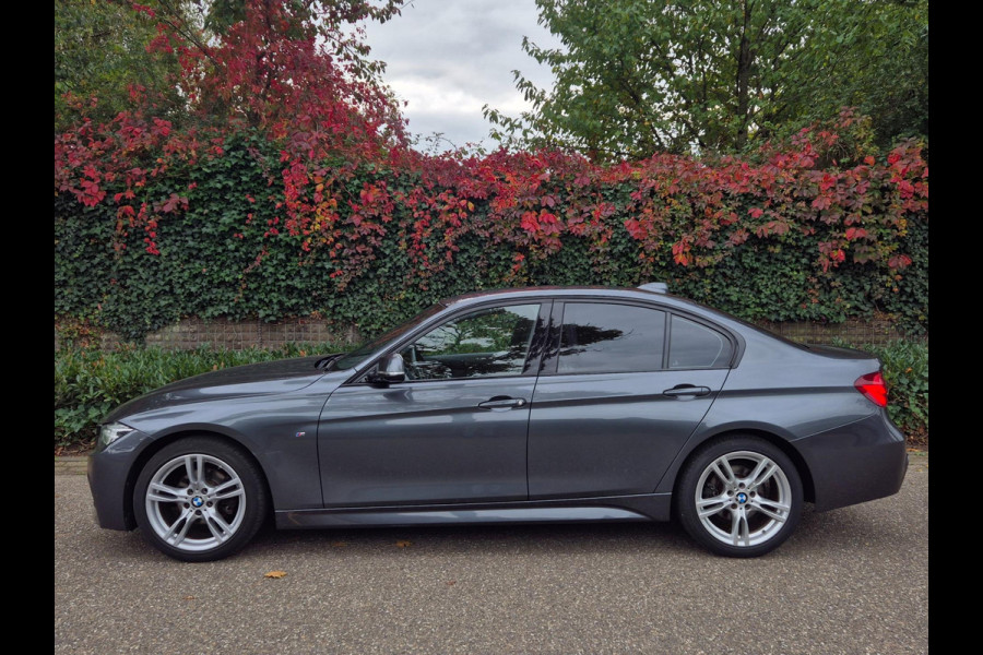 BMW 3-serie M Sport Shadow Executive Edition Apple CarPlay Alcantara LED NAP NL Rijklaar - Garantie inbegrepen!