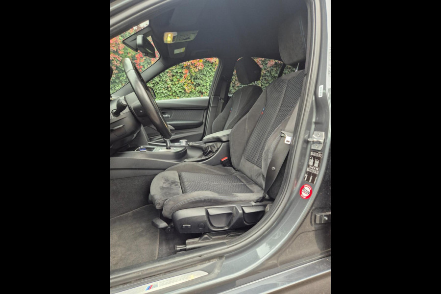 BMW 3-serie M Sport Shadow Executive Edition Apple CarPlay Alcantara LED NAP NL Rijklaar - Garantie inbegrepen!
