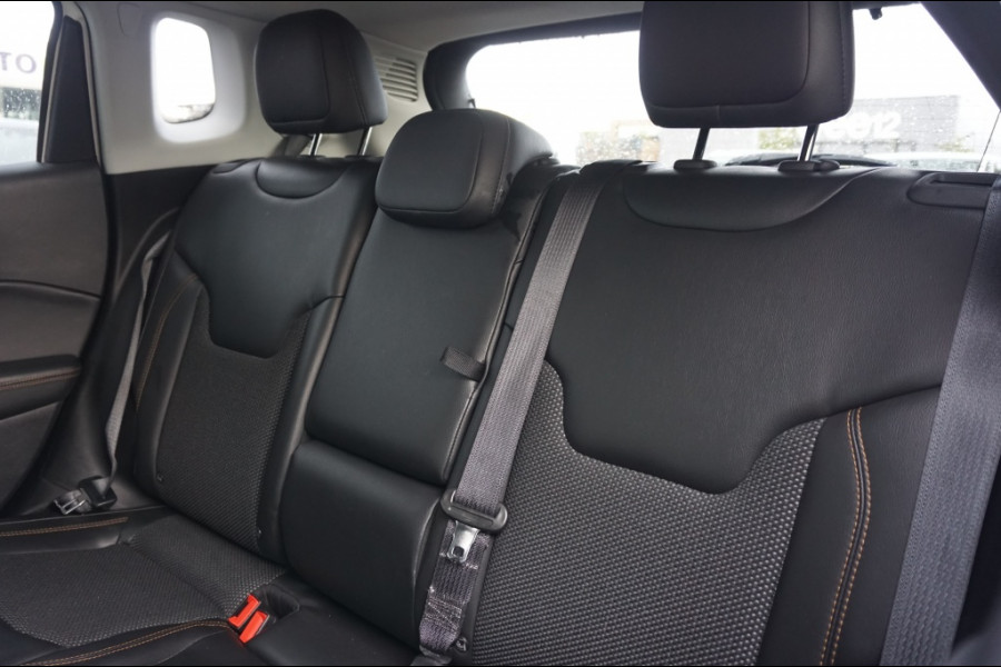 Jeep Compass 170PK 4x4 AUTOMAAT BEATS AUDIO | WINTERPACK | TREKHAAK | LUXE! Jeep Compass 170PK 4x4 AUTOMAAT BEATS AUDIO | WINTERPACK | TREKHAAK | LUXE!