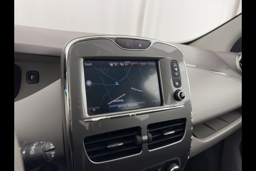 Renault ZOE (inclusive-battery) Q90 Bose Quickcharge 41 kWh Edition One {SOH-92%} LUXURY-LEATHER | FULL-LED | DIGI-COCKPIT | HEATED-COMFORTSEATS | BOSE-PREMIUM-AUDIO | CAMERA | R-LINK | PDC | PRIVACY-GLASS |  17"ALU* Renault ZOE (inclusive-battery) Q90 Bose Quickcharge 41 kWh Edition One {SOH-92%} LUXURY-LEATHER | FULL-LED | DIGI-COCKPIT | HEATED-COMFORTSEATS | BOSE-PREMIUM-AUDIO | CAMERA | R-LINK | PDC | PRIVACY-GLASS |  17"ALU*