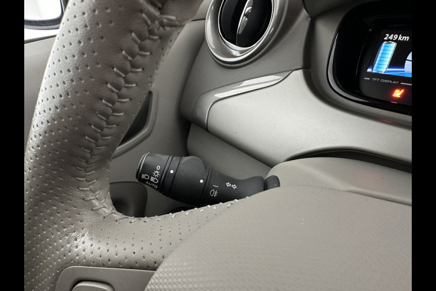 Renault ZOE (inclusive-battery) Q90 Bose Quickcharge 41 kWh Edition One {SOH-92%} LUXURY-LEATHER | FULL-LED | DIGI-COCKPIT | HEATED-COMFORTSEATS | BOSE-PREMIUM-AUDIO | CAMERA | R-LINK | PDC | PRIVACY-GLASS |  17"ALU* Renault ZOE (inclusive-battery) Q90 Bose Quickcharge 41 kWh Edition One {SOH-92%} LUXURY-LEATHER | FULL-LED | DIGI-COCKPIT | HEATED-COMFORTSEATS | BOSE-PREMIUM-AUDIO | CAMERA | R-LINK | PDC | PRIVACY-GLASS |  17"ALU*