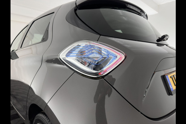 Renault ZOE (inclusive-battery) Q90 Bose Quickcharge 41 kWh Edition One {SOH-92%} LUXURY-LEATHER | FULL-LED | DIGI-COCKPIT | HEATED-COMFORTSEATS | BOSE-PREMIUM-AUDIO | CAMERA | R-LINK | PDC | PRIVACY-GLASS |  17"ALU* Renault ZOE (inclusive-battery) Q90 Bose Quickcharge 41 kWh Edition One {SOH-92%} LUXURY-LEATHER | FULL-LED | DIGI-COCKPIT | HEATED-COMFORTSEATS | BOSE-PREMIUM-AUDIO | CAMERA | R-LINK | PDC | PRIVACY-GLASS |  17"ALU*