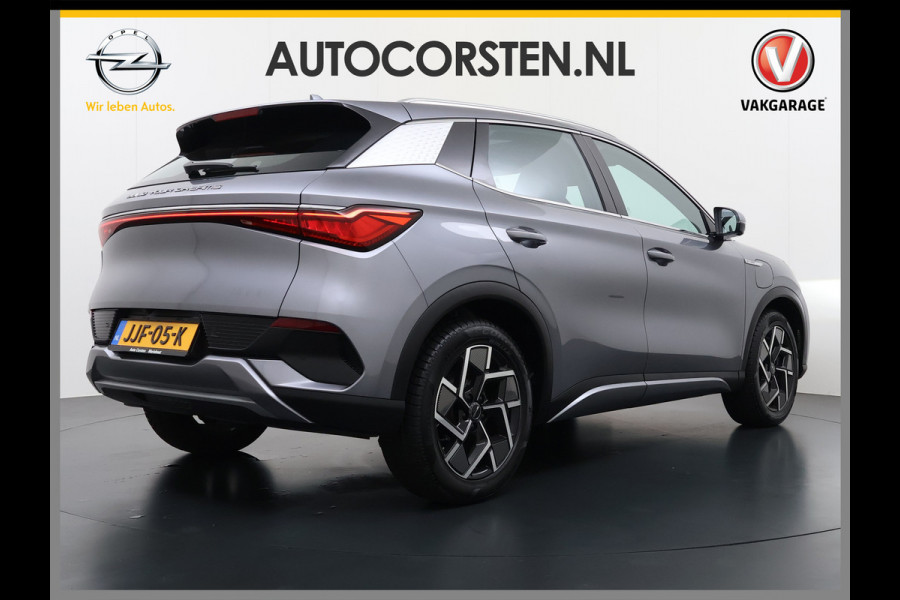 BYD ATTO 3 ACCU 60kWh Design Pano-dak Leer+Elektr.Verst. Warmtepomp Adaptieve Cruise 360°Camera Apple Carplay Android Auto Elektr.Achterklep Des Verkeersbord detectie WiFi DAB Led Rijstrooksensor Keyless Smartphone Entry Fabrieksgarantie tot 14-12-2030/150.000km Garantie op de LFP Accu tot 14-12-2030/200.000km €44.000,- Nieuw!