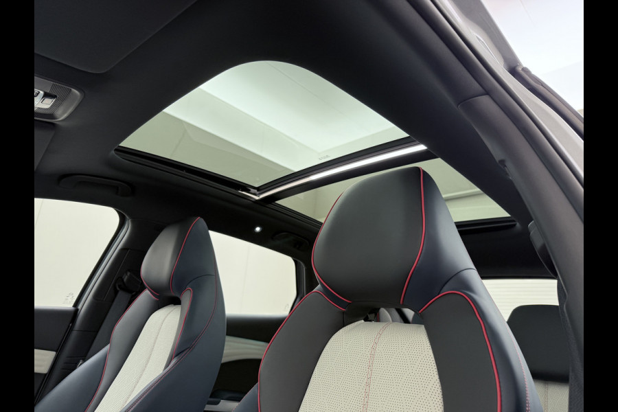BYD ATTO 3 ACCU 60kWh Design Pano-dak Leer+Elektr.Verst. Warmtepomp Adaptieve Cruise 360°Camera Apple Carplay Android Auto Elektr.Achterklep Des Verkeersbord detectie WiFi DAB Led Rijstrooksensor Keyless Smartphone Entry Fabrieksgarantie tot 14-12-2030/150.000km Garantie op de LFP Accu tot 14-12-2030/200.000km €44.000,- Nieuw!
