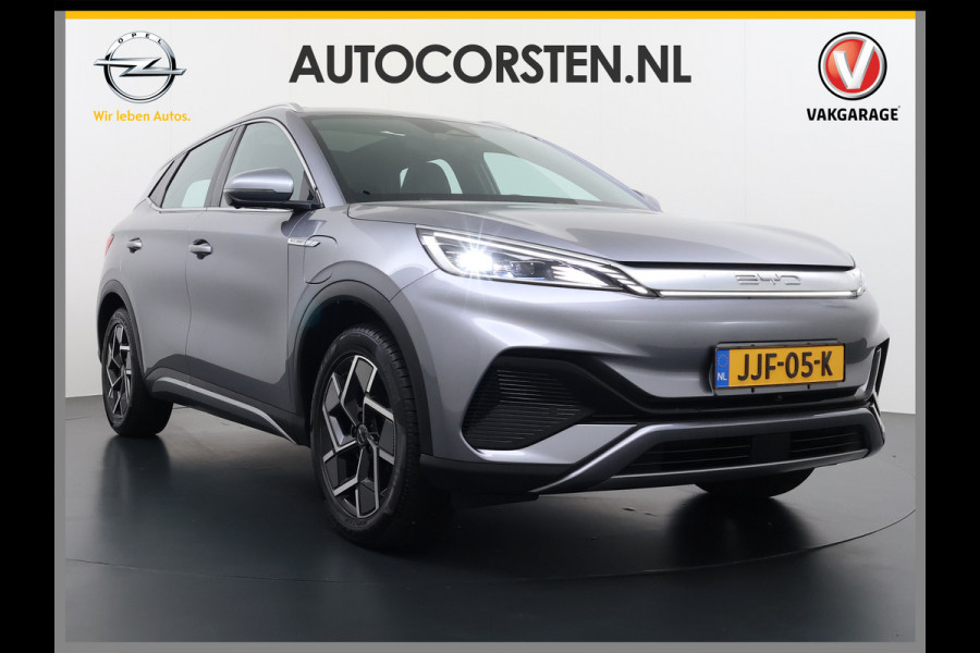 BYD ATTO 3 ACCU 60kWh Design Pano-dak Leer+Elektr.Verst. Warmtepomp Adaptieve Cruise 360°Camera Apple Carplay Android Auto Elektr.Achterklep Des Verkeersbord detectie WiFi DAB Led Rijstrooksensor Keyless Smartphone Entry Fabrieksgarantie tot 14-12-2030/150.000km Garantie op de LFP Accu tot 14-12-2030/200.000km €44.000,- Nieuw!
