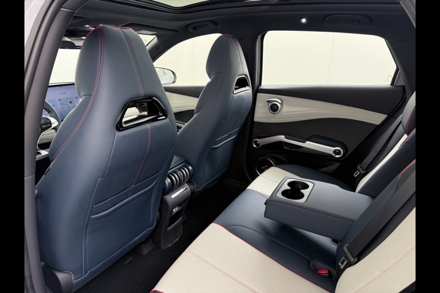 BYD ATTO 3 ACCU 60kWh Design Pano-dak Leer+Elektr.Verst. Warmtepomp Adaptieve Cruise 360°Camera Apple Carplay Android Auto Elektr.Achterklep Des Verkeersbord detectie WiFi DAB Led Rijstrooksensor Keyless Smartphone Entry Fabrieksgarantie tot 14-12-2030/150.000km Garantie op de LFP Accu tot 14-12-2030/200.000km €44.000,- Nieuw!