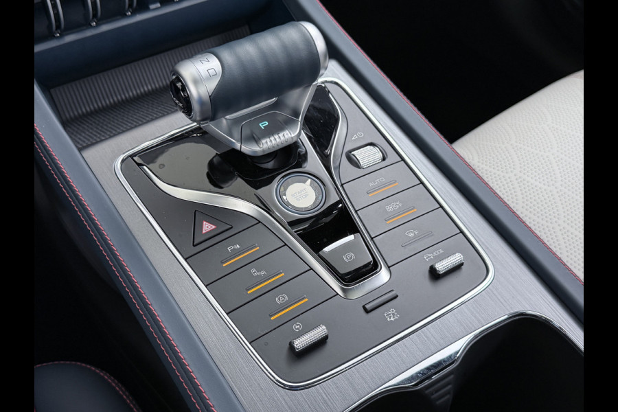 BYD ATTO 3 ACCU 60kWh Design Pano-dak Leer+Elektr.Verst. Warmtepomp Adaptieve Cruise 360°Camera Apple Carplay Android Auto Elektr.Achterklep Des Verkeersbord detectie WiFi DAB Led Rijstrooksensor Keyless Smartphone Entry Fabrieksgarantie tot 14-12-2030/150.000km Garantie op de LFP Accu tot 14-12-2030/200.000km €44.000,- Nieuw!