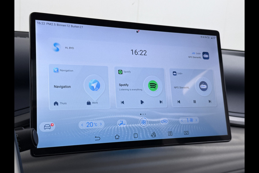 BYD ATTO 3 ACCU 60kWh Design Pano-dak Leer+Elektr.Verst. Warmtepomp Adaptieve Cruise 360°Camera Apple Carplay Android Auto Elektr.Achterklep Des Verkeersbord detectie WiFi DAB Led Rijstrooksensor Keyless Smartphone Entry Fabrieksgarantie tot 14-12-2030/150.000km Garantie op de LFP Accu tot 14-12-2030/200.000km €44.000,- Nieuw!