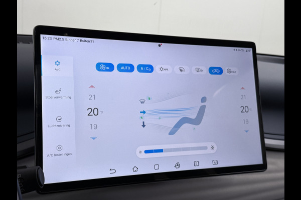 BYD ATTO 3 ACCU 60kWh Design Pano-dak Leer+Elektr.Verst. Warmtepomp Adaptieve Cruise 360°Camera Apple Carplay Android Auto Elektr.Achterklep Des Verkeersbord detectie WiFi DAB Led Rijstrooksensor Keyless Smartphone Entry Fabrieksgarantie tot 14-12-2030/150.000km Garantie op de LFP Accu tot 14-12-2030/200.000km €44.000,- Nieuw!