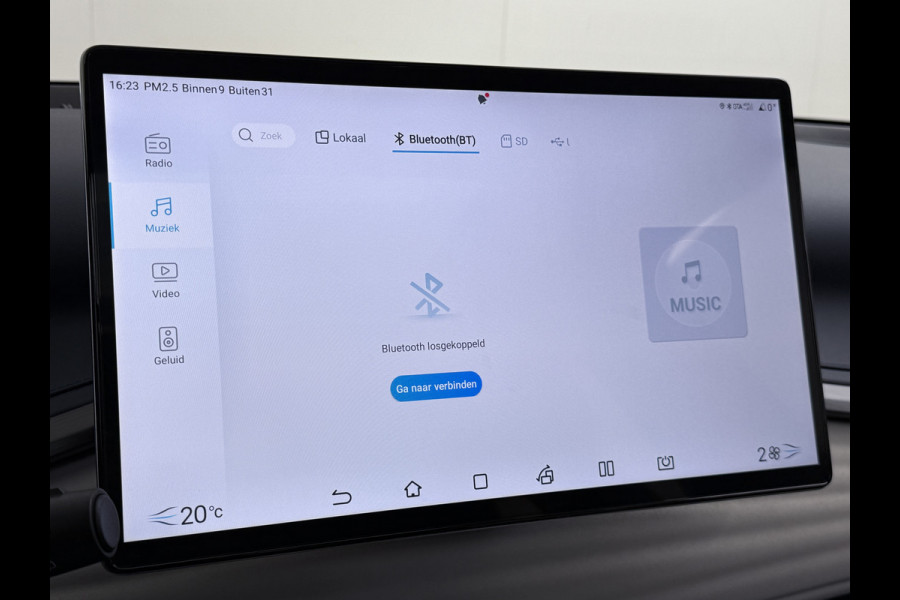 BYD ATTO 3 ACCU 60kWh Design Pano-dak Leer+Elektr.Verst. Warmtepomp Adaptieve Cruise 360°Camera Apple Carplay Android Auto Elektr.Achterklep Des Verkeersbord detectie WiFi DAB Led Rijstrooksensor Keyless Smartphone Entry Fabrieksgarantie tot 14-12-2030/150.000km Garantie op de LFP Accu tot 14-12-2030/200.000km €44.000,- Nieuw!
