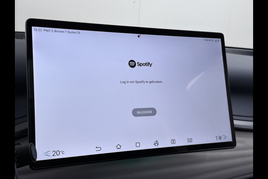 BYD ATTO 3 ACCU 60kWh Design Pano-dak Leer+Elektr.Verst. Warmtepomp Adaptieve Cruise 360°Camera Apple Carplay Android Auto Elektr.Achterklep Des Verkeersbord detectie WiFi DAB Led Rijstrooksensor Keyless Smartphone Entry Fabrieksgarantie tot 14-12-2030/150.000km Garantie op de LFP Accu tot 14-12-2030/200.000km €44.000,- Nieuw!