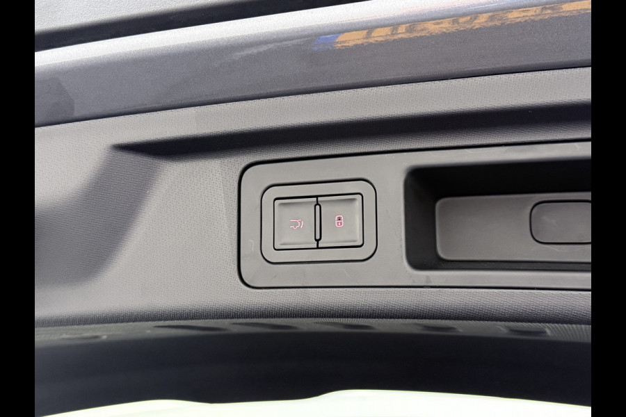 BYD ATTO 3 ACCU 60kWh Design Pano-dak Leer+Elektr.Verst. Warmtepomp Adaptieve Cruise 360°Camera Apple Carplay Android Auto Elektr.Achterklep Des Verkeersbord detectie WiFi DAB Led Rijstrooksensor Keyless Smartphone Entry Fabrieksgarantie tot 14-12-2030/150.000km Garantie op de LFP Accu tot 14-12-2030/200.000km €44.000,- Nieuw!
