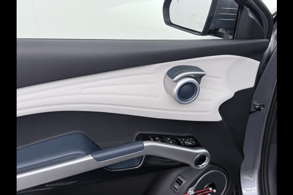BYD ATTO 3 ACCU 60kWh Design Pano-dak Leer+Elektr.Verst. Warmtepomp Adaptieve Cruise 360°Camera Apple Carplay Android Auto Elektr.Achterklep Des Verkeersbord detectie WiFi DAB Led Rijstrooksensor Keyless Smartphone Entry Fabrieksgarantie tot 14-12-2030/150.000km Garantie op de LFP Accu tot 14-12-2030/200.000km €44.000,- Nieuw!